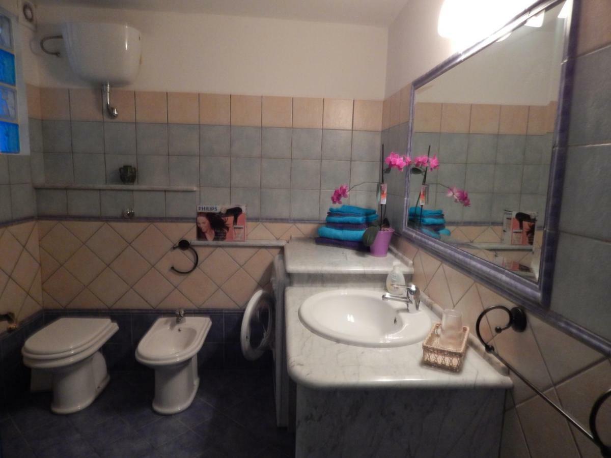Casa Vacanze Laura Tortoli Bagian luar foto